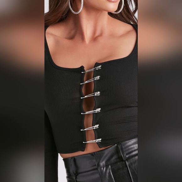 Blavk Knit Crop Top - Picture 3 of 5